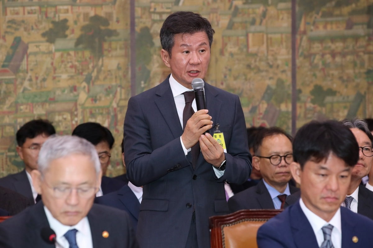 维尼无缘金球？多家媒体：老佛爷非常愤怒 皇马不会出席颁奖礼