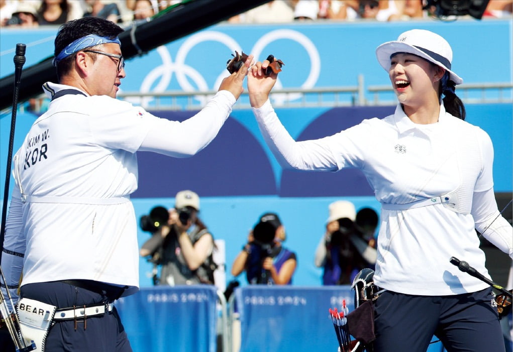 老鹰用两份一年底薪合同签下哈里斯和豪斯