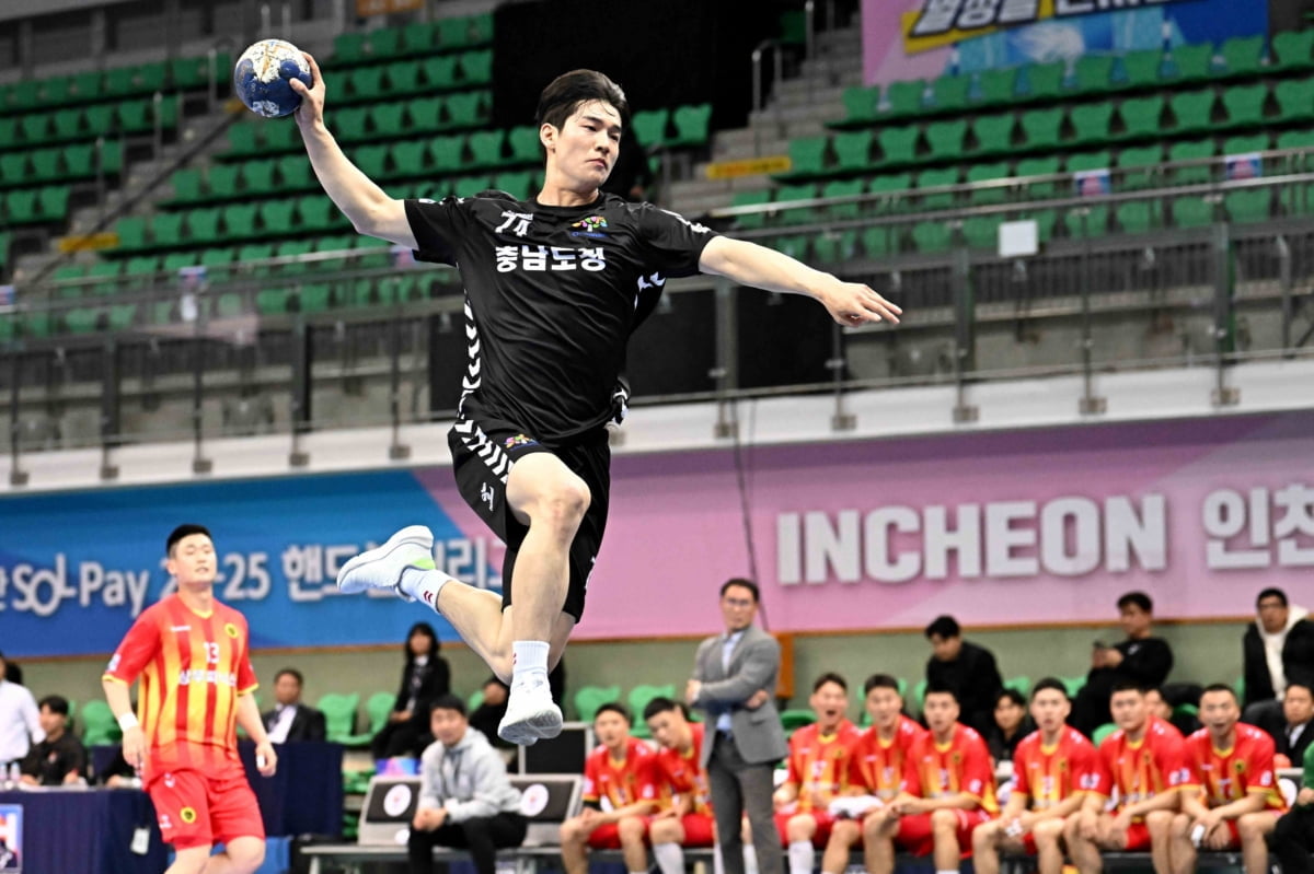 萨默尔：预测拜仁、莱比锡直接进欧冠16强，德甲剩下三队进附加赛