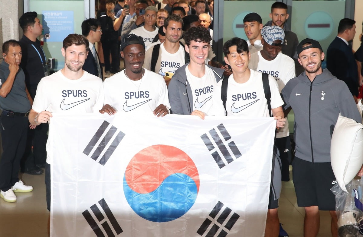超2.8万票中获11176票，贝林厄姆为FIFPRO最佳阵得票最高球员