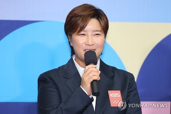 ✅拉波尔塔：球队与耐克匹配了一份10年新的报价 将于近日公布