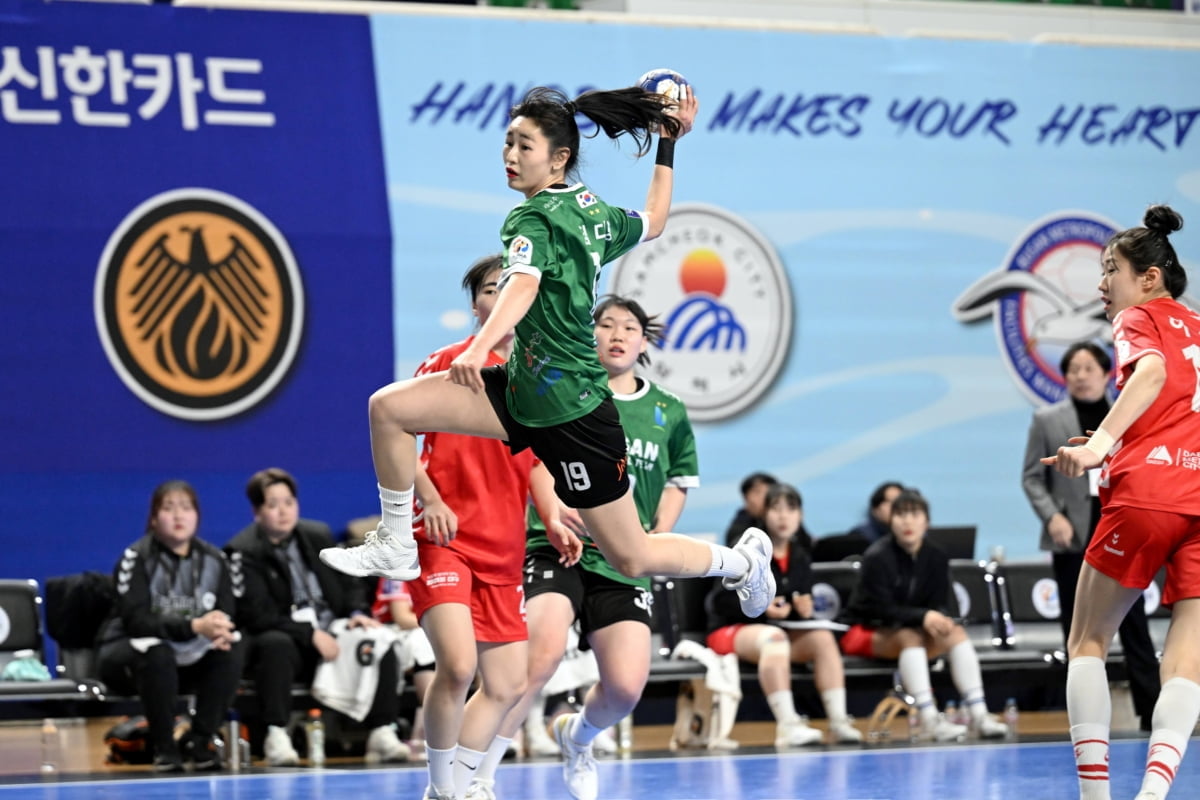 镜报：前阿森纳青训球员对2岁女童施暴致其脑损伤，被判14年监禁